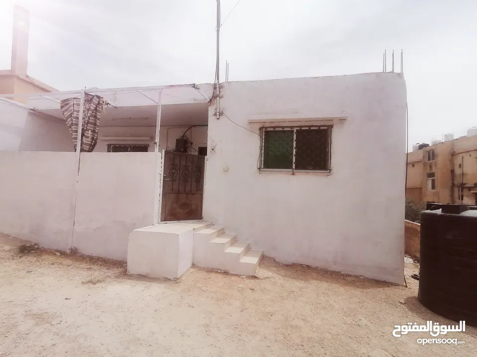 بيتين منفصلين للبيع