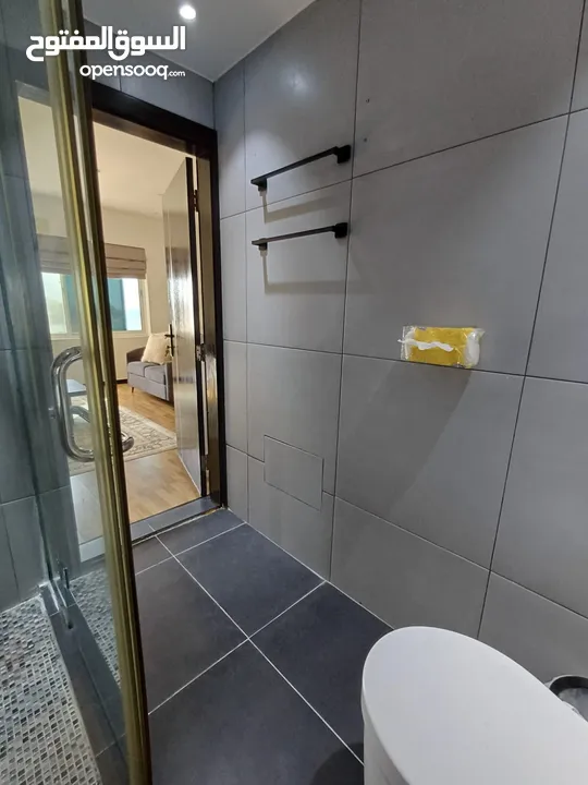 امواج شقه مطله على البحر للبيع