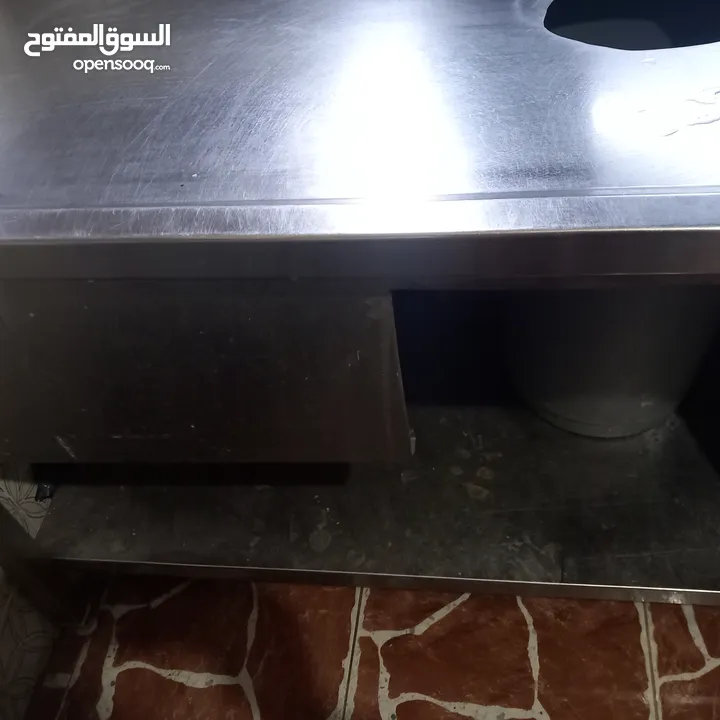 مجلى ستيلس ثقيل صناعي  ثلاجة بحاجه الى مروحة  طاوله ستيلس  غاز عين وحدة كانون كبير طول مترين عرض 40س
