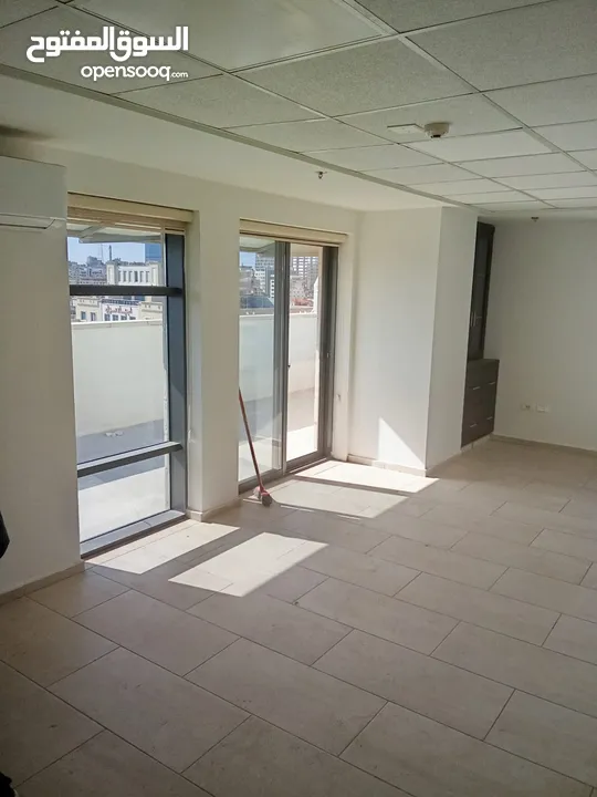 مكتب للايجار - رووف مع تراس