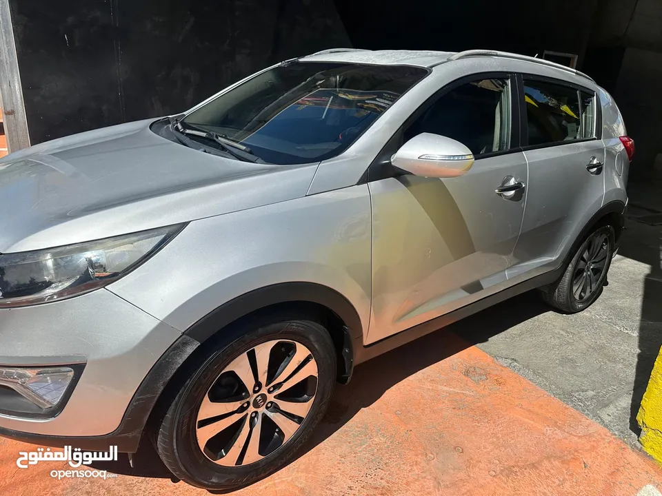 كيا سبورتاج2011 ديزل دفع رباعي ترخيص وتامين سنه فل اضافات بدون فتحه خاليه من الحوادث البيع كاش فقط