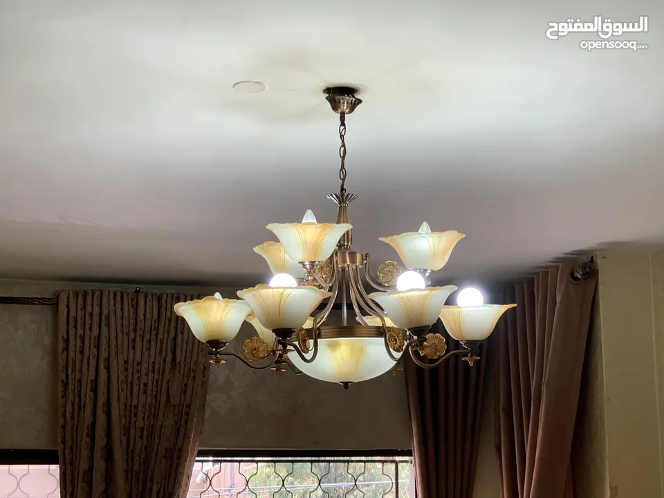 ثريات بحاله جيده للبيع عدد 4 بسعر 60