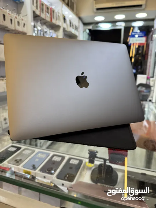 ‎‏MacBook Air 2015 core i5 256GB RAM 8GB  ‎ماك بوك برو المعالج i5 ذاكرة تخزين 500 الرام  8 جيجا