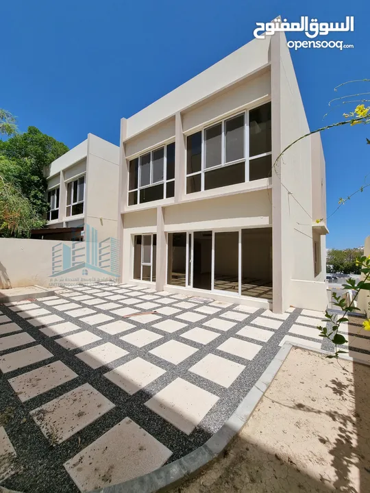 فيلا راقية في مدينة السلطان قابوس Luxurious 5 BR Villa in MQ