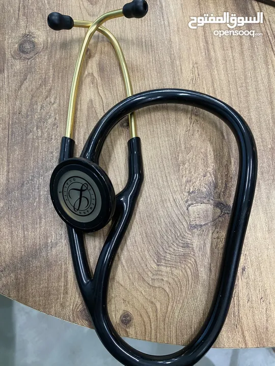 3m littmann cardiology gold  سماعه ليتمان الاصليه مع سيريل نمبر.  اللون ذهبي  ا