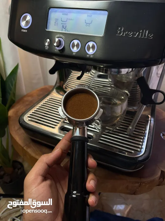 للبيع مكينة صنع القهوة ( The Barista bro بلون مميز واستخدام اقل من سنة )