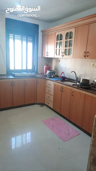 غرفة برايفت في سكن شباب مشترك