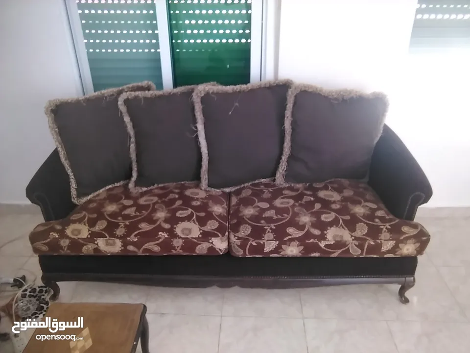 طقم كنب بحالة ممتازه