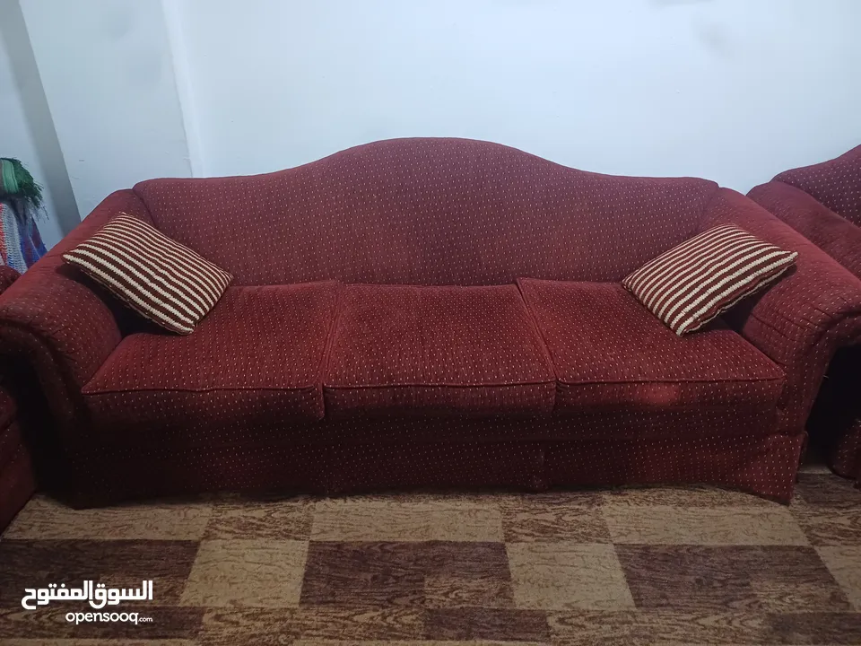 طقم كنب بحاله جيده 7 مقاعد
