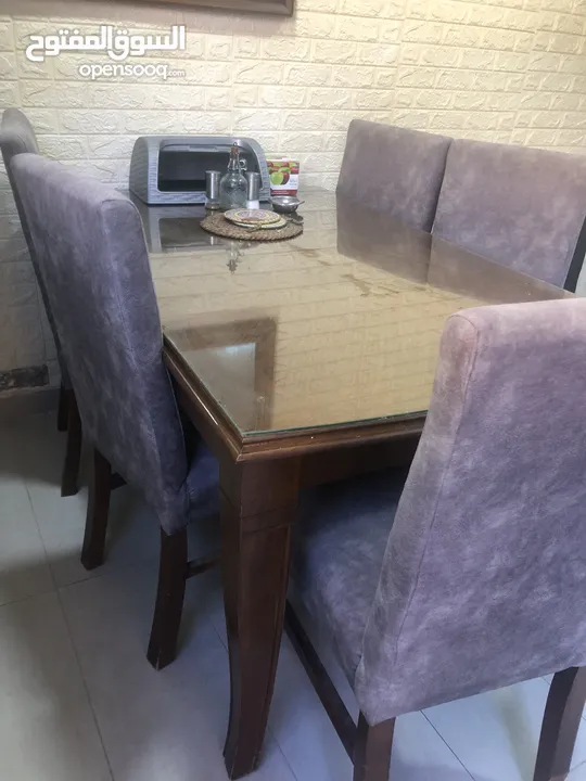 طاولة سفرة و4 كراسي للبيع