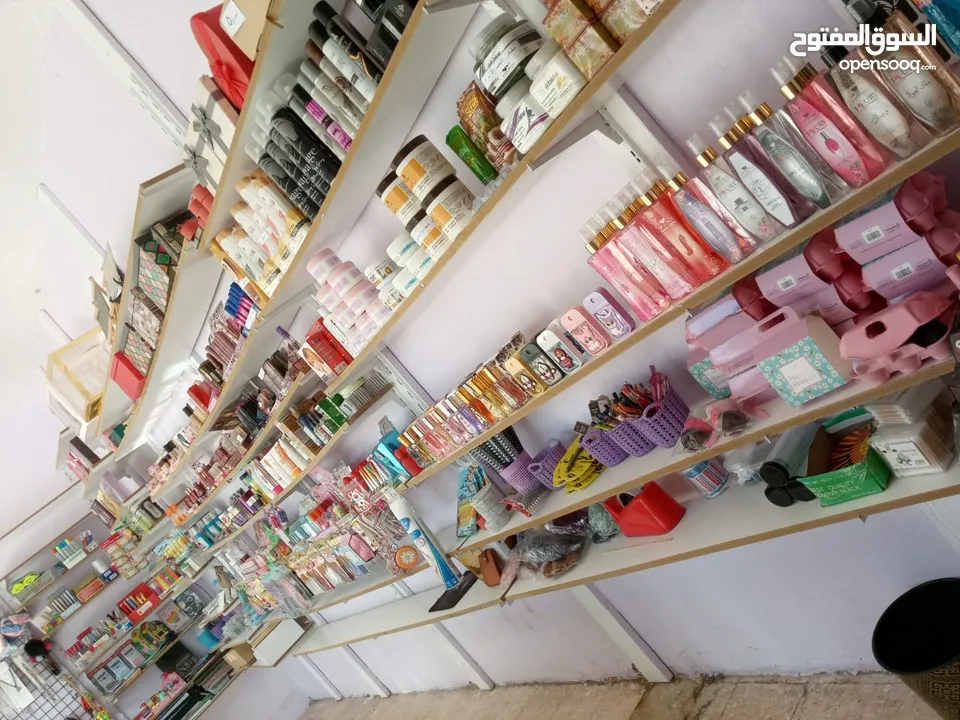 محل عطور مكياج واكسسوارات وهدايا  للبيع