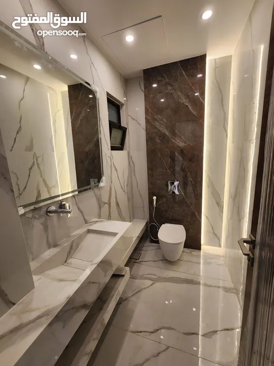 شقة طابقية فاخرة للبيع في عبدون  ref : 14383