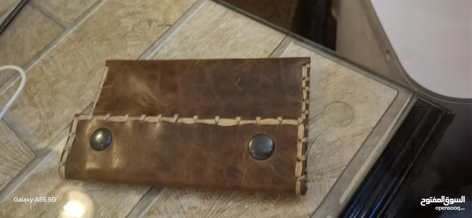 محفظة ايطالي صنع يدوي HandMade جلد طبيعي صافي اصلي من الداخل والخارج (جديدة)  حجمها ممتاز مناسب لاي