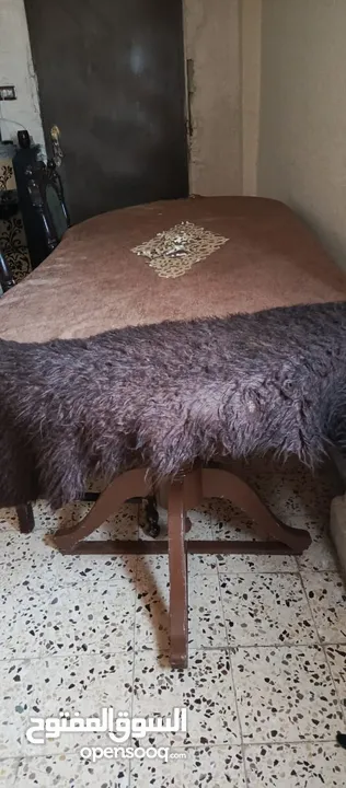 طاولة سفرة فخمة وقديمه جدا خشب زان +مكتب دراسة حديد + 4كراسي خشب