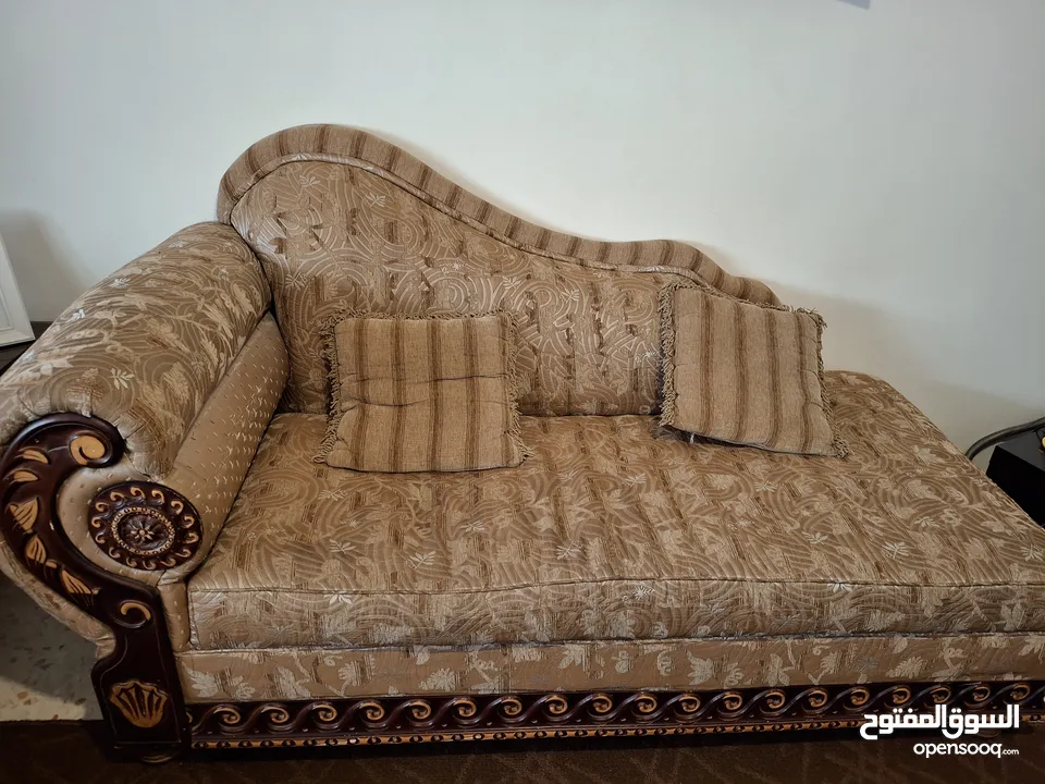 طقم كنب بحالة جيدة للبيع