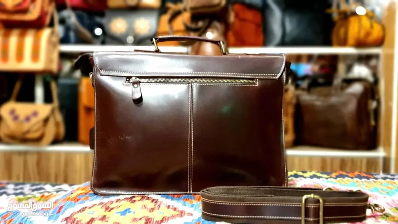 High quality leather bag. حقيبة جلدية عالية الجودة