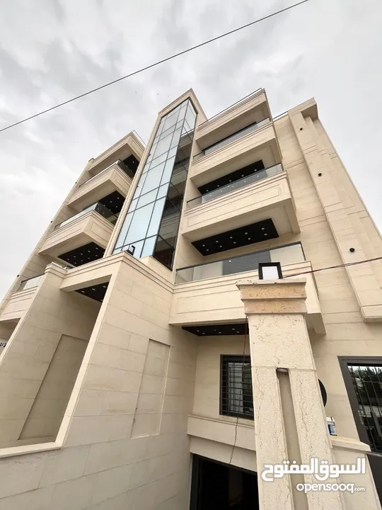 ارضية مع ترس و فير بليس بتشطيب مميز في طريق المطار الحويطي خلف المدارس العالمية