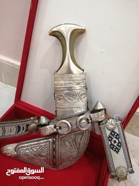 خنجر عمانية قديمة زراف فريقي للبيع او البدل بما يناسب
