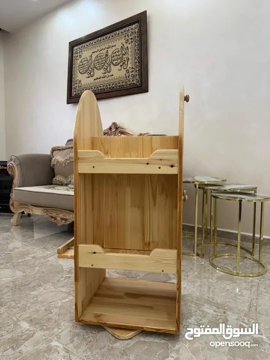 مكتبة اطفال مع قاعدة متحركة