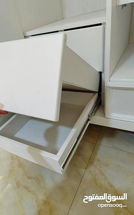 غرفه نوم امريكي   اشلي   ثقيله جدا جدا.    سبب البيع السفر  بسعر حرق والله بعوض  الغرفه ماببتعوض