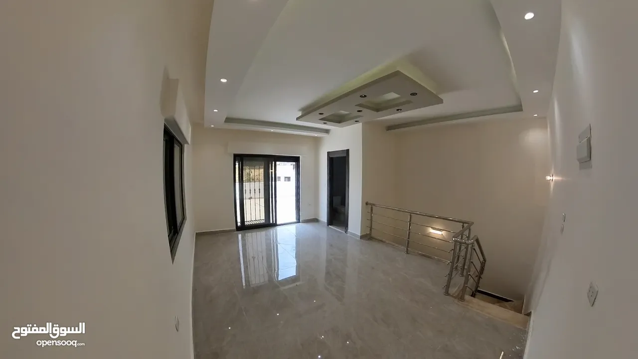 شقة سوبر ديلوكس طابق ثالث مع روف في مرج الحمام