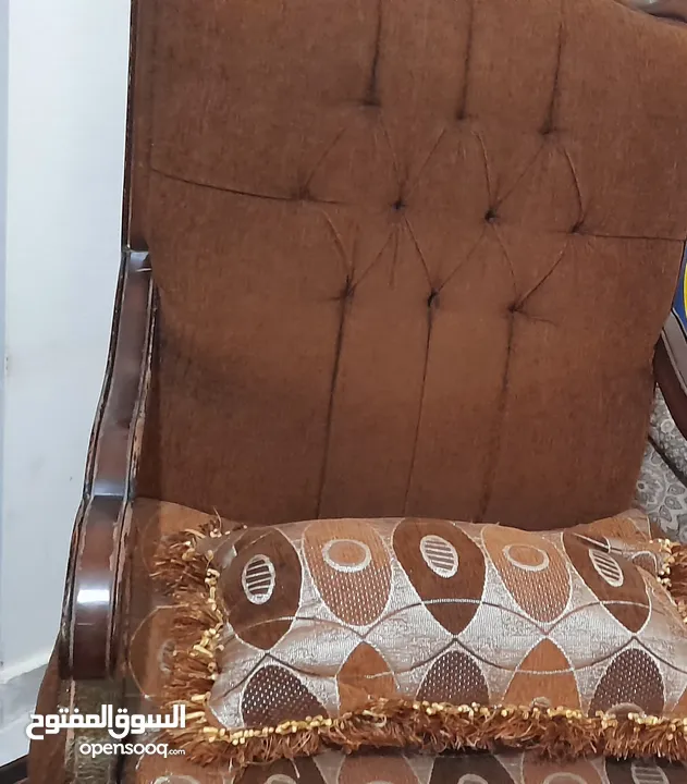 كنب+بوفيه لون بني مستعمل بحاله الجديد   للبيع بسعر 150