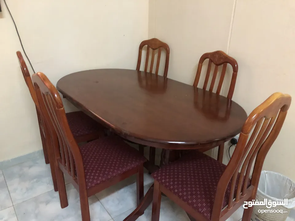 Dinning table for sale available in bosher