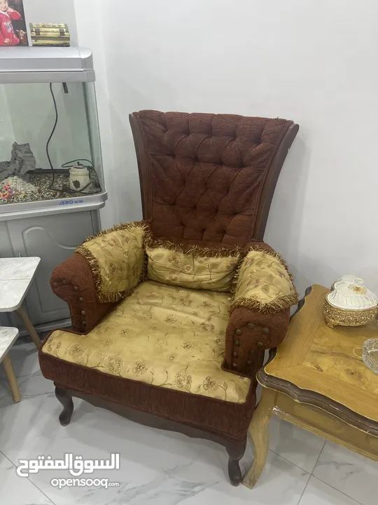 طقم كنب مستعمل بحالة جيده