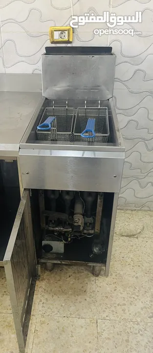 عدة مطعم بحالة جيدة جداً للبيع