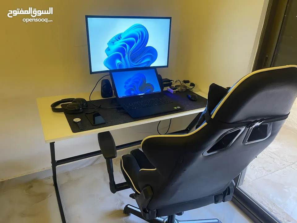 مكتب جيمنج مزود ب اضاءة RGB ملونه مع ريموت تحكم  شامل التوصيل فقط