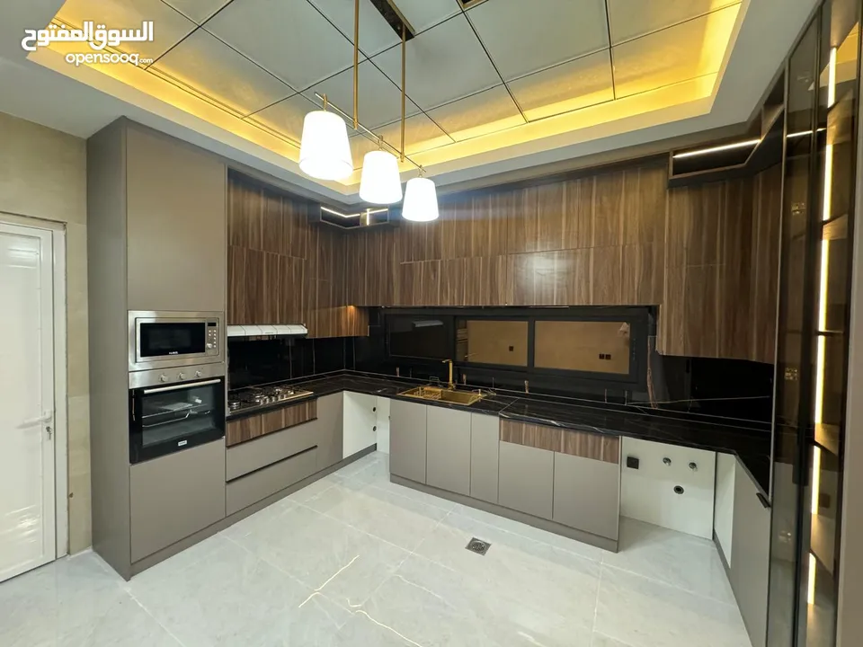 For sale, a villa with a modern design and high-end finishes at a very attractive price