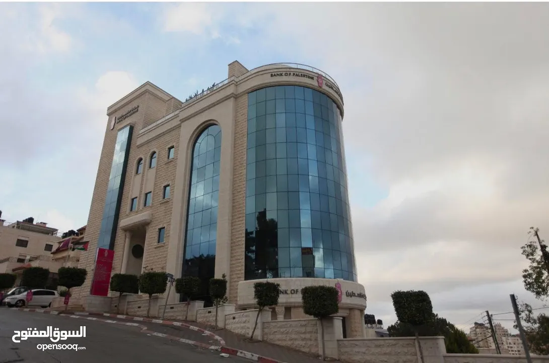 متوفر مجال لصبيه في سكن مشترك .