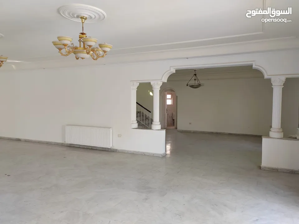 فيلا مستقلة مميزة للبيع بالسابع منطقة الكوزمو -الرقم المرجعي 12052