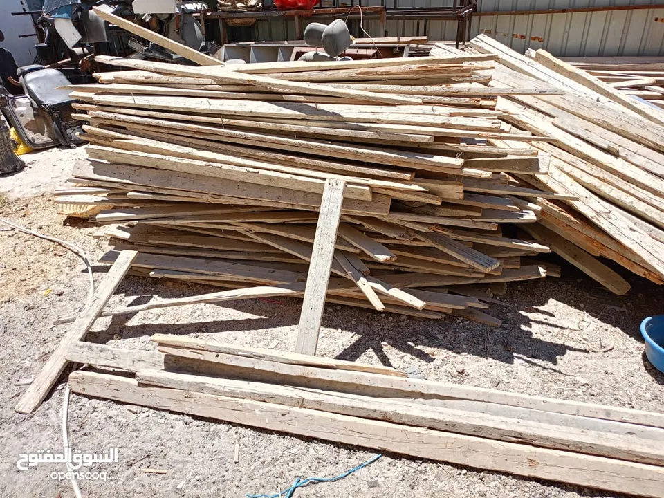 مواد بناء خشب طوبار لوحات و قرط و طبش مستعمل  للبيع بالمتر