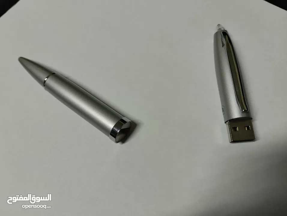 قلم مع وصلة USB فلاشة من نوع CONCIERGE علما أن مساحة الفلاشة 2 غيغا
