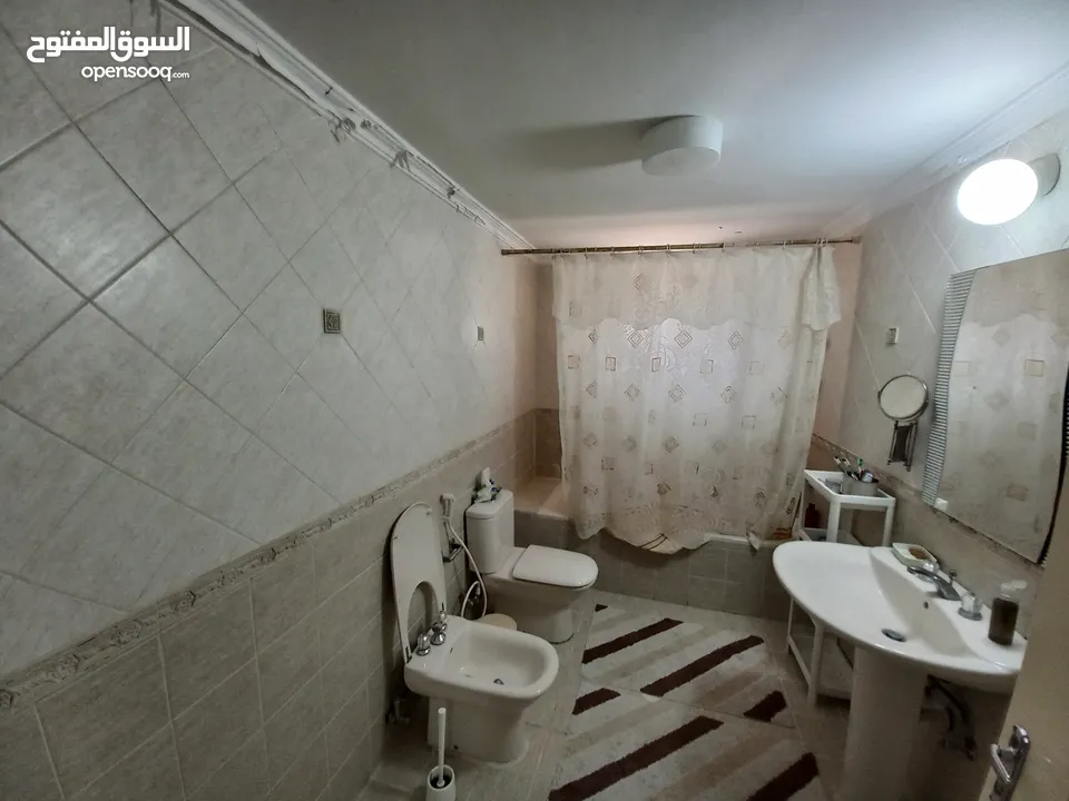 شقة غير مفروشة للإيجار 400م2 ( Property 16683 )-174848012