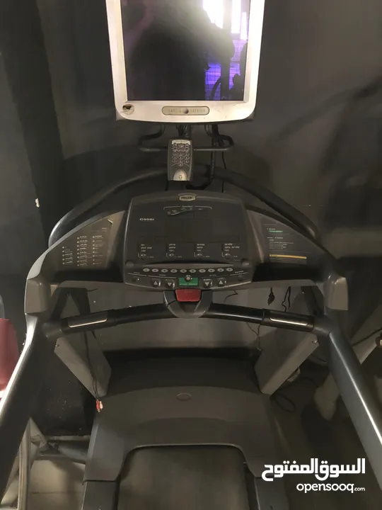 اجهزه لياقه بدنيه شركة بريكور الامريكيه جهاز مشي و جهاز الييتكل بسكليت واقف