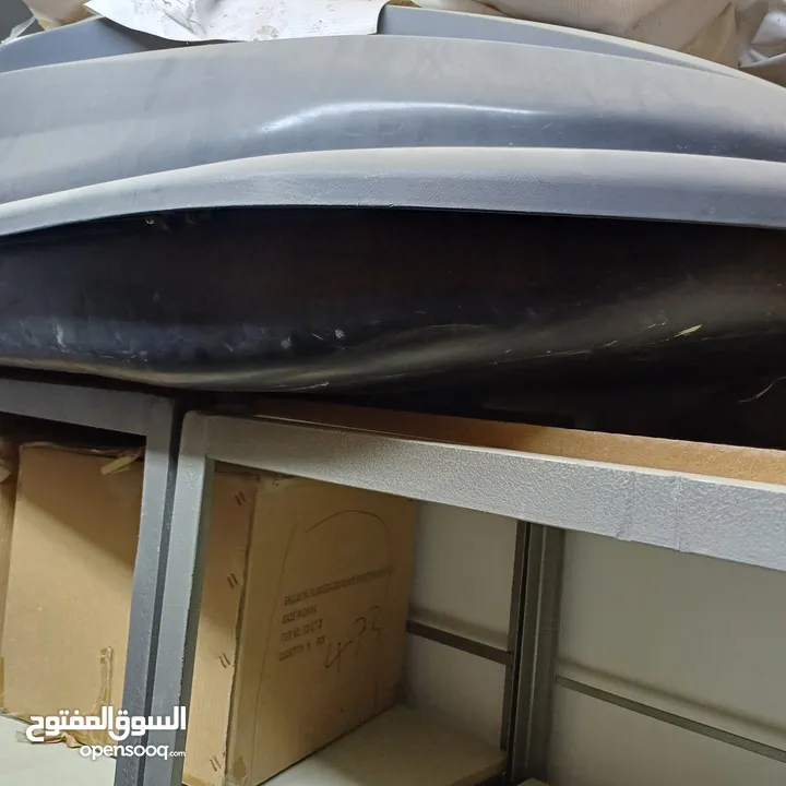 صندوق يوضع على ظهر السيارة