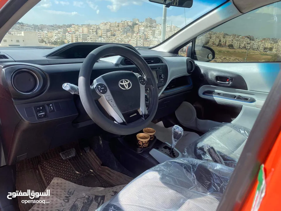 Toyota Prius C 2012 فل كامل