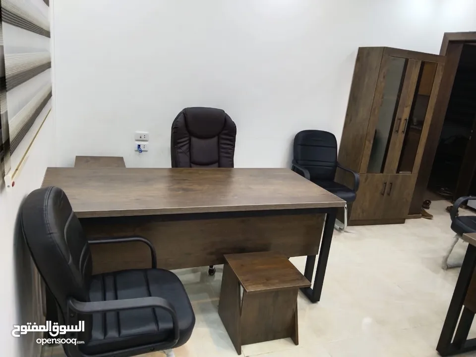 مكاتب مميزة  ارجل معدنية