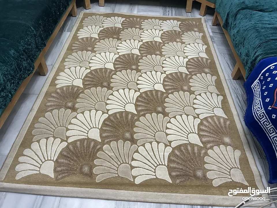 سجادة للبيع بحالة ممتازة