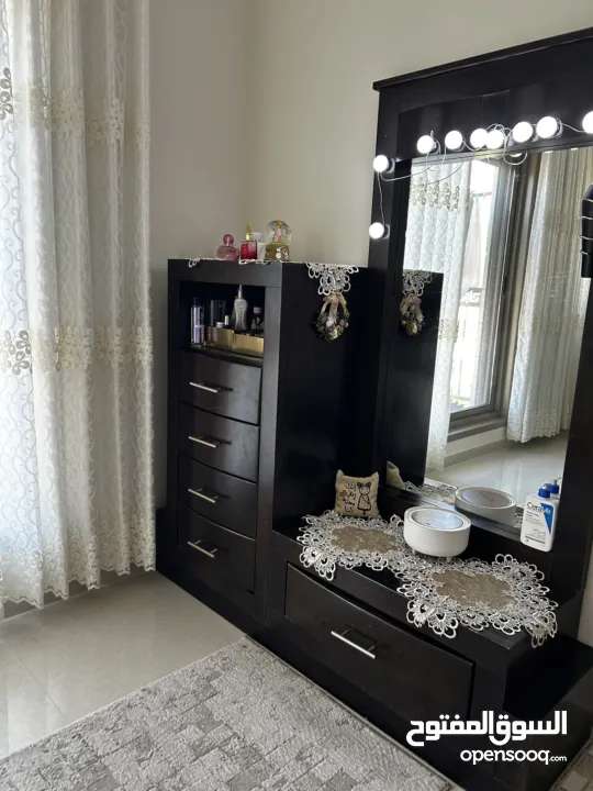 غرفة نوم تفصيل خشب زان