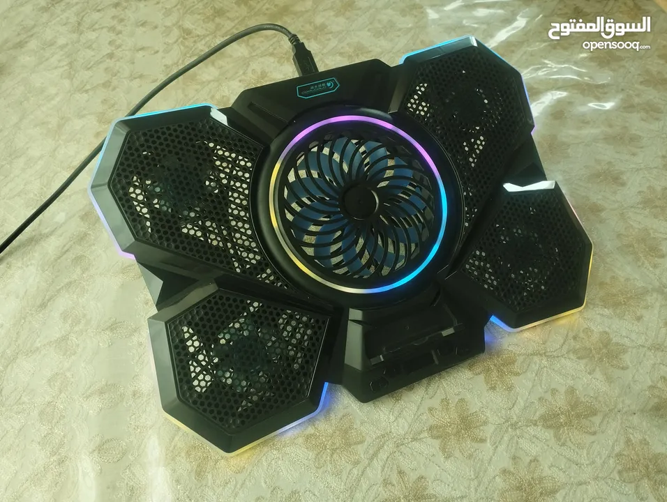 لوحه تبريد جهاز لاب توب خمس مراوح مع اضاءه ار جي بي coolingpad