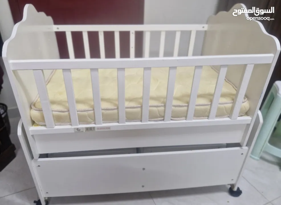 baby crib 30 and stoller 10