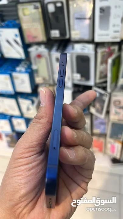 iPhone 12 64 GB  البطاريات من 88-93 مكفول اسبوعين