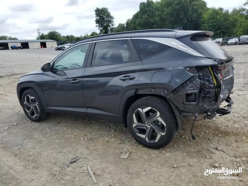 للبيع هيونداي توسان بالطريق فل مواصفات بدون ايرباك حادث بسيط جداً