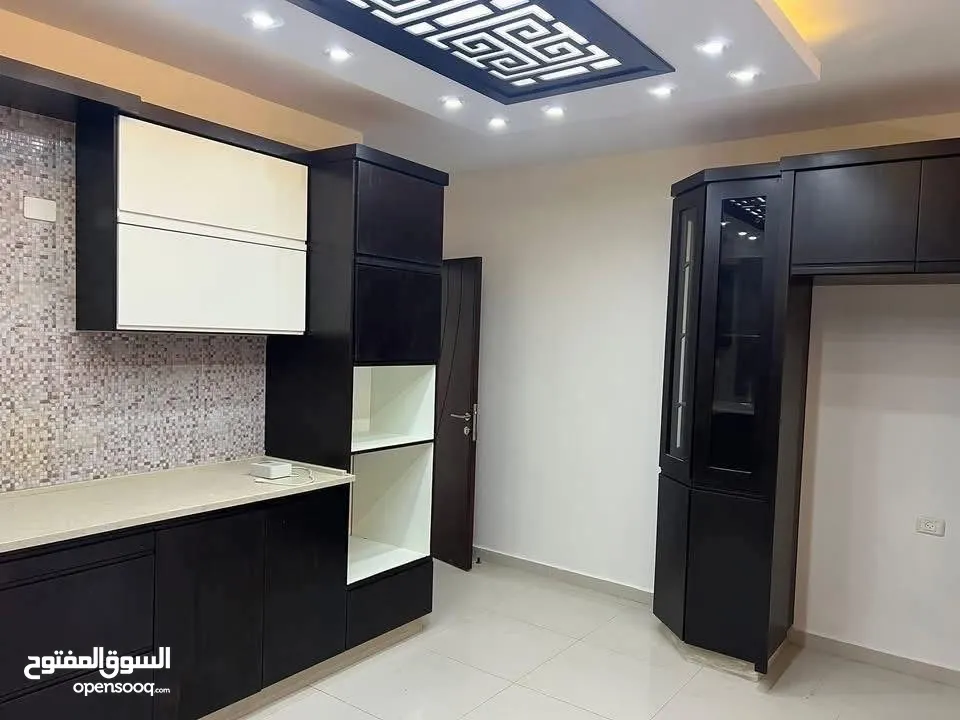 شقه للبيع في البيره قرب شارع نابلس وقرب مستشفى المستقبل