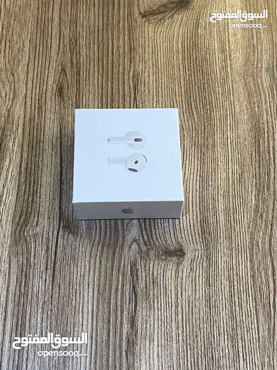 أختار الأصلي وريح راسك النسخة الأحدث والأقوى  بطارية تصل إلى 5ساعات من الأستخدام Apple AirPods 4 AN