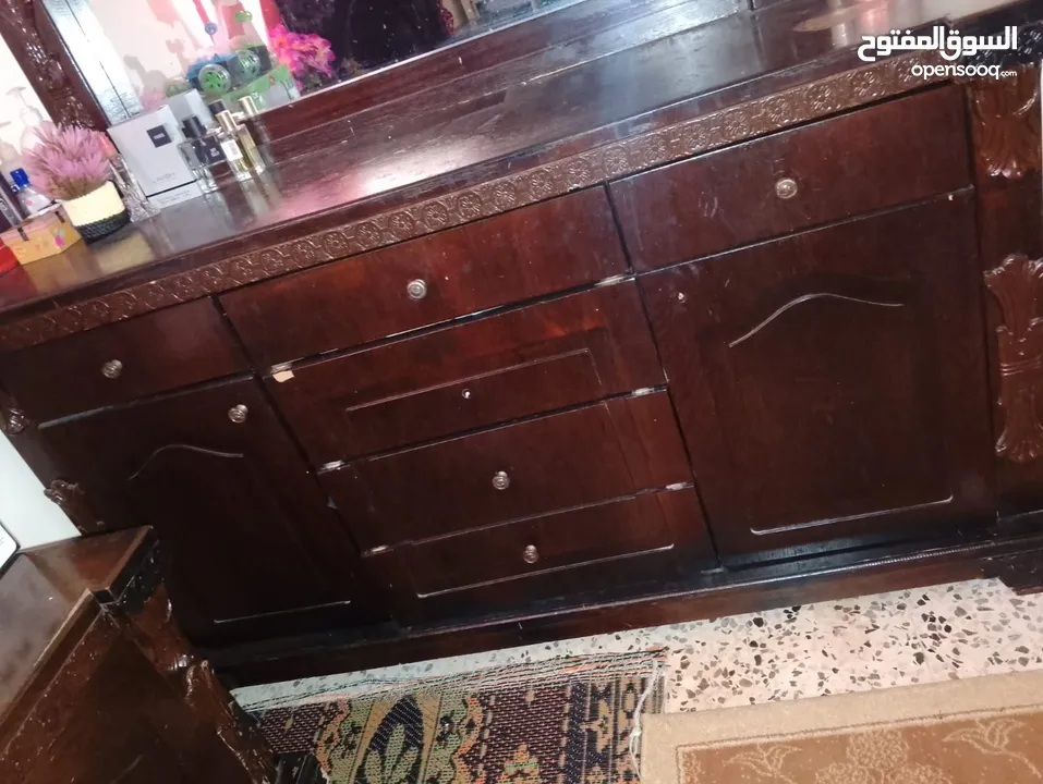 غرفة نوم بحال ممتازه مع فرشتها وكاله