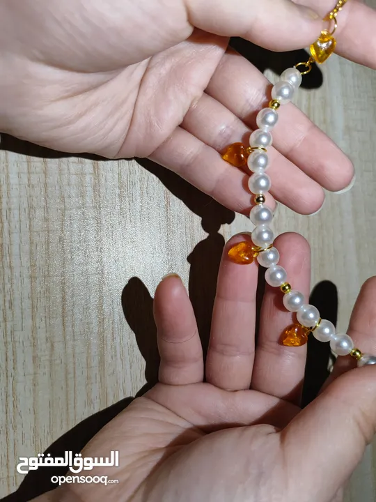ميداليات واساور وتوزيعات أعراس وحقائب من الخرز